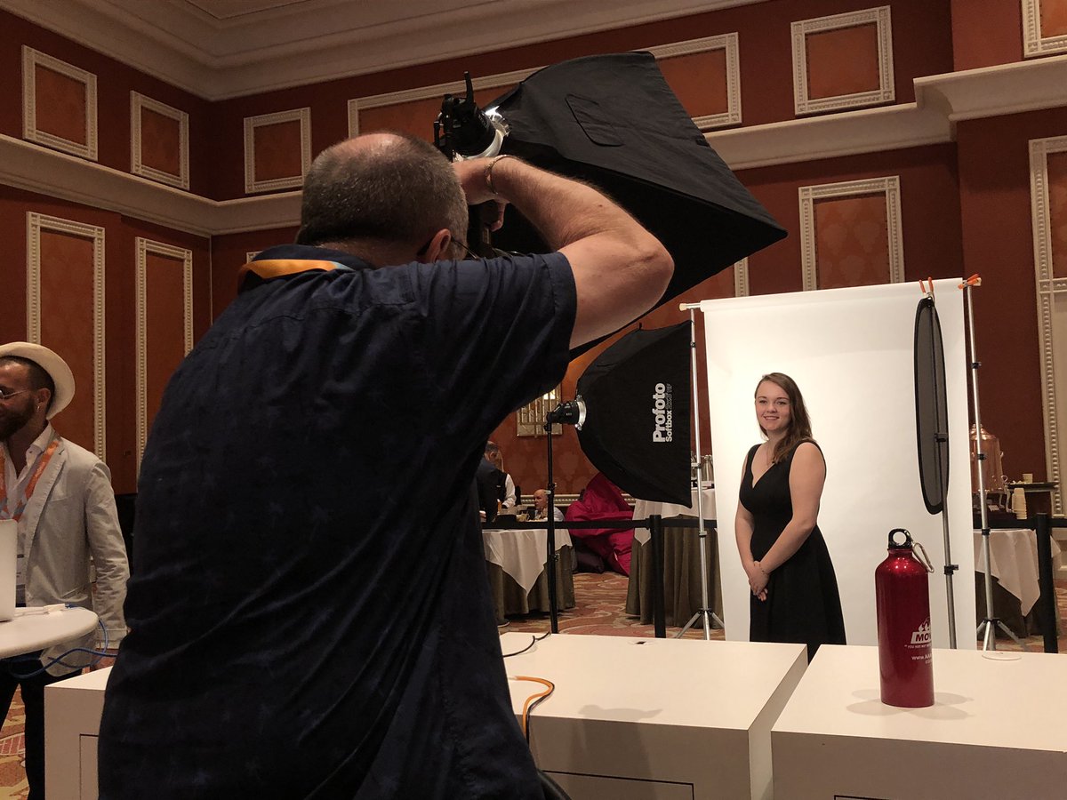 sherrierohde: Come get your headshots in the sponsor marketplace! #magentoimagine https://t.co/IYgMGLw7oq