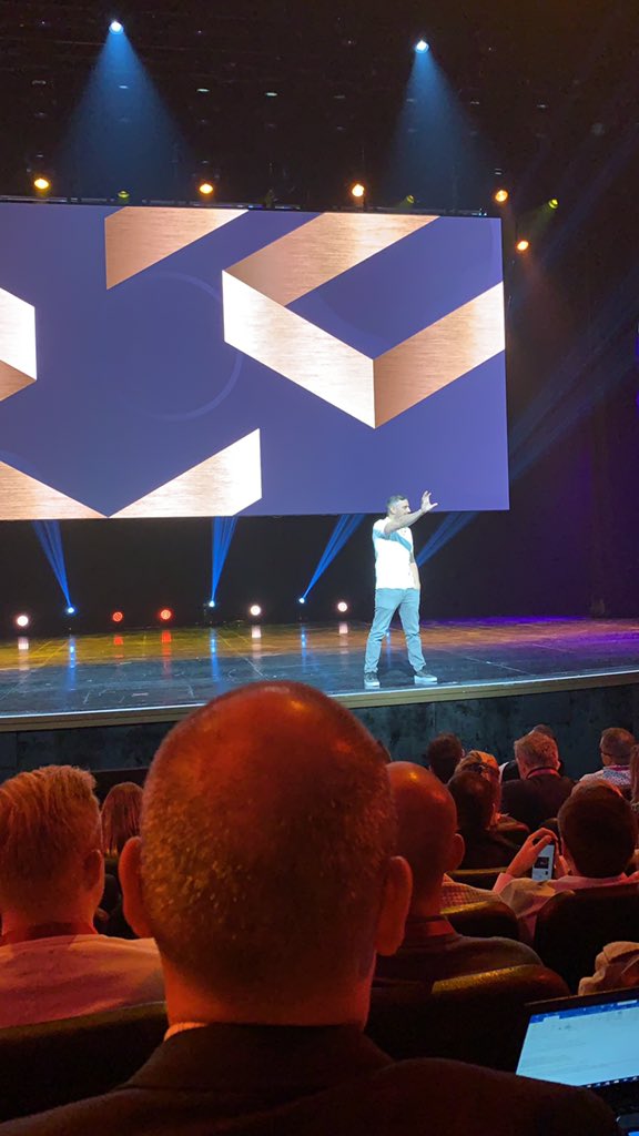 vincenzolandino: 'please create content for @LinkedIn' pleads @garyvee #MagentoImagine https://t.co/8oWiFeDvRn