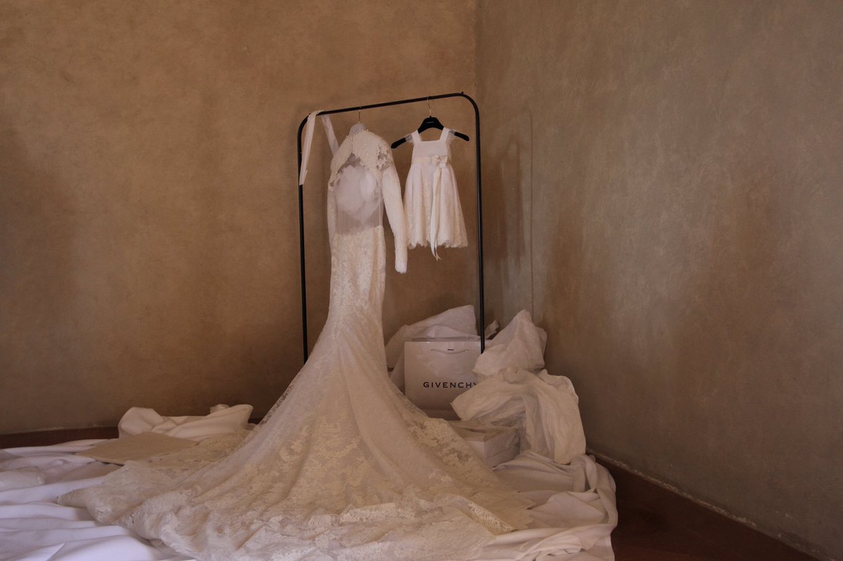 The most beautiful @givenchy wedding gown designed by Riccardo Tisci https://t.co/aGz97NkIqq