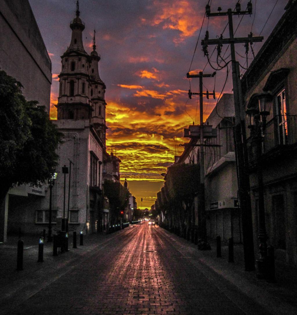 Looking for photos of empty streets. 

I repeat: the street should be empty.

Post here: https://t.co/SricE1rAVI https://t.co/gK9WOAwu6h