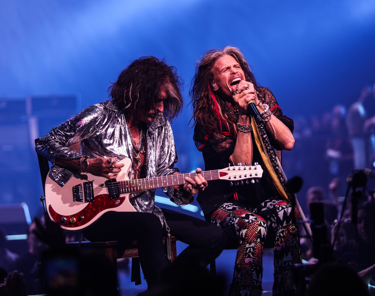 #FLASHBACKFRIDAY #DEUCESAREWILD @Aerosmith @ParkTheaterLV 
????@KatBenzova https://t.co/lYbf2KZaB4