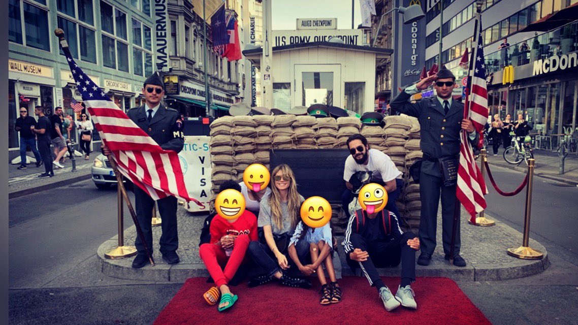 Checkpoint Charlie in BERLIN with my Family 
????????????❤️???????? https://t.co/uuTJMO1xH0