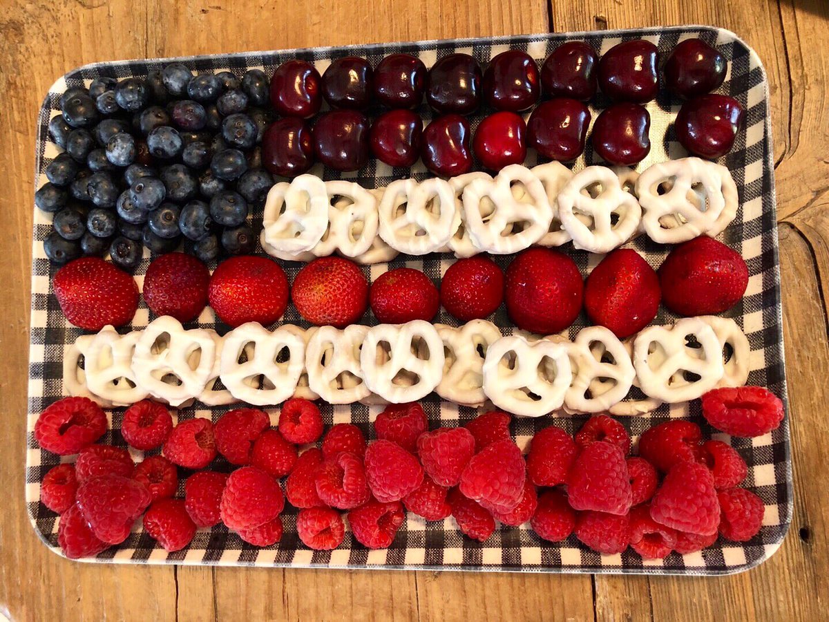 A quick and easy #MemorialDay treat that the whole fam can enjoy! What should I make next?! https://t.co/223nPi1HZB