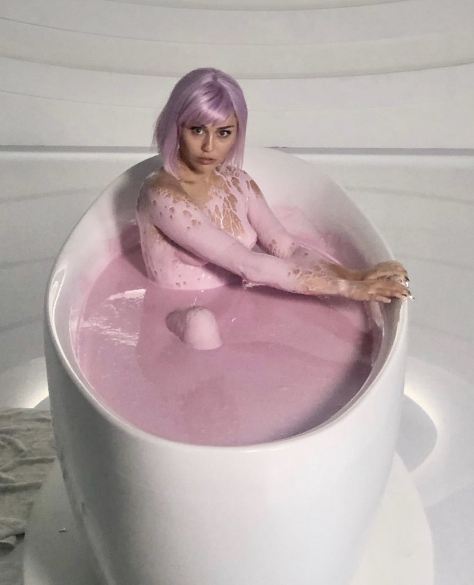 Ashley O behind the scenes of her new music video “ On A Roll “ https://t.co/88CXivsqu8 https://t.co/AKVFMIoX9m