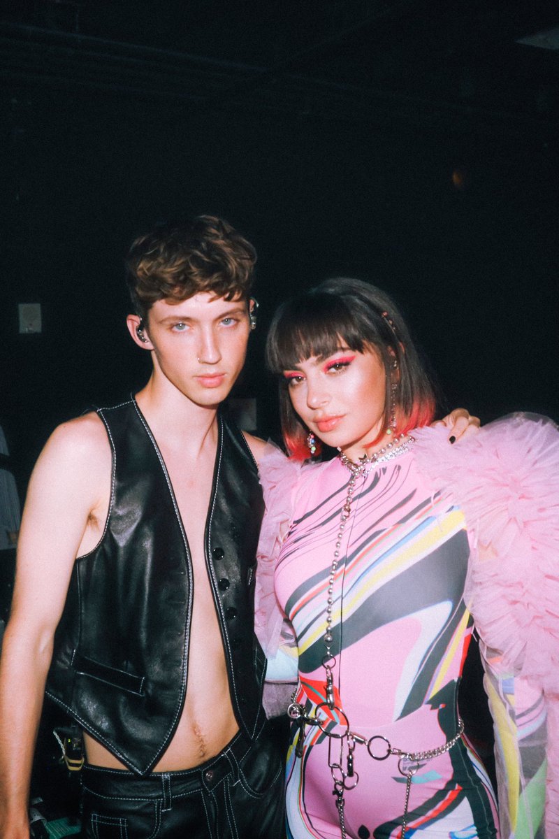 ???????????? UMMM HOTTEST COUPLE ALERT!! @TROYESIVAN ???????????? https://t.co/beIr42uxzn