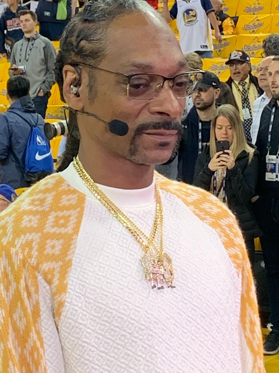 .@SnoopDogg is rockin' SpongeBob chains on SportsCenter 😎 | Scoopnest