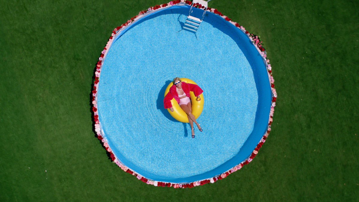 The #YNTCDmusicvideo premieres in 1 hour ???? 

Premiere watch page: https://t.co/gqUZ9FnKU1 

@YouTube @youtubemusic https://t.co/Ek972t3hkE