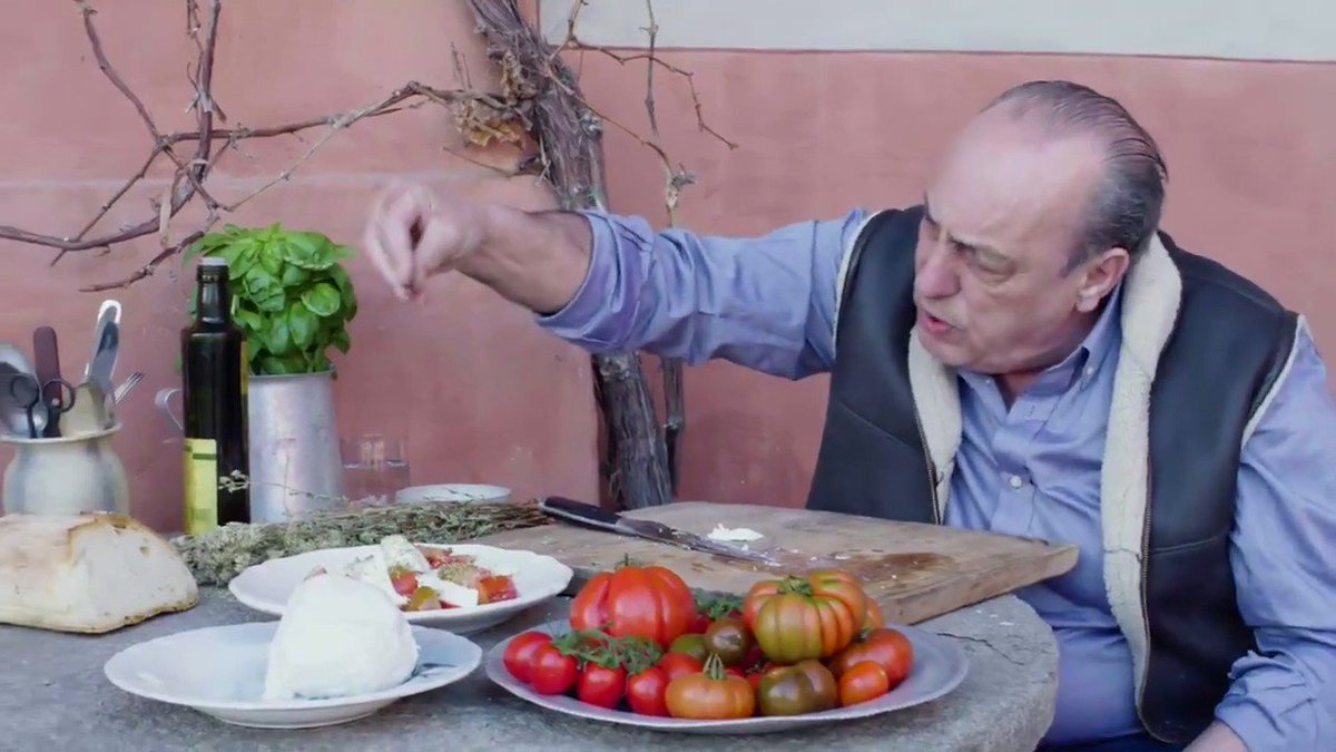 What's @gennarocontaldo cooking SO good in Italy??? 

HINT: ???????? https://t.co/Kw8JmsQcvq