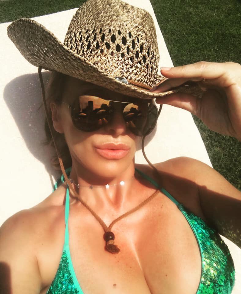 Wild wild wild sun. #wildsun #wildhat #wildwest #SummerInItaly #summertime #Sabrina #SabrinaSalerno https://t.co/YTbr3QtGMl