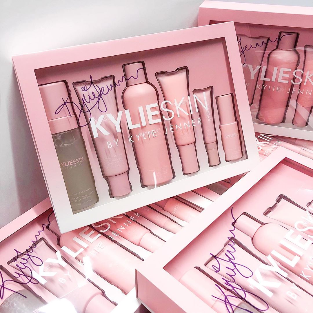 giving away signed Kylie Skin sets on Instagram! https://t.co/CrNXLSpvmx https://t.co/UNd4Iji4YH