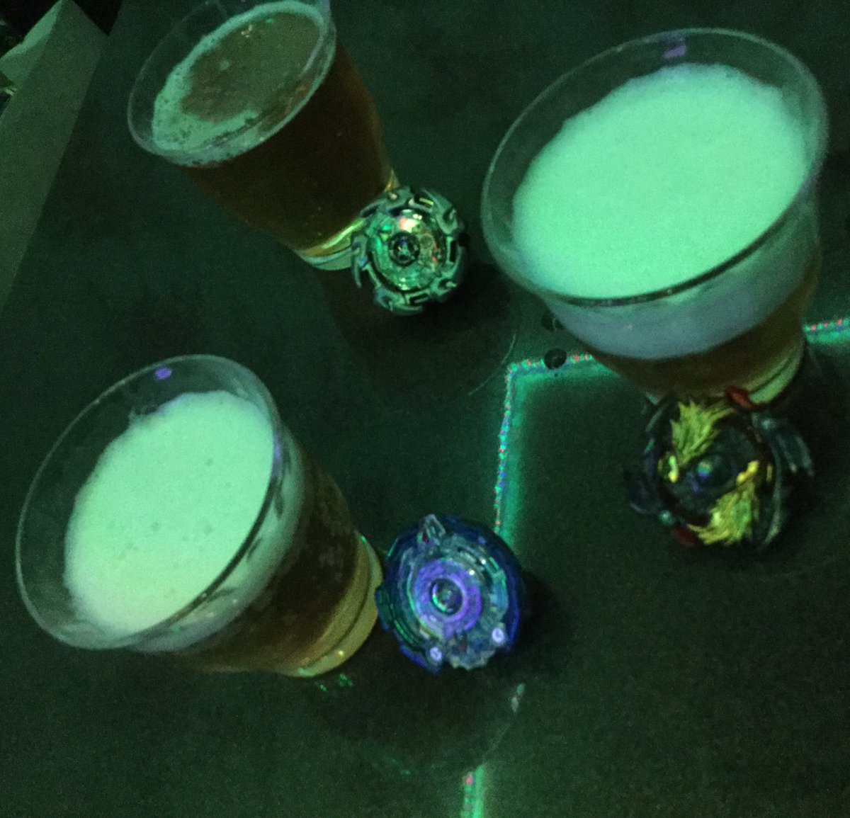 六本木のベイブレードバーでのウィクロス調整会は最高でした。お酒を飲みながらのベイ、こんな楽しみ方があったなんて!明日のラ 六本木のベイブレードバーでのウィクロス調整会は最高でした。お酒を飲みながらのベイ、こんな楽しみ方があったなんて!明日のラ