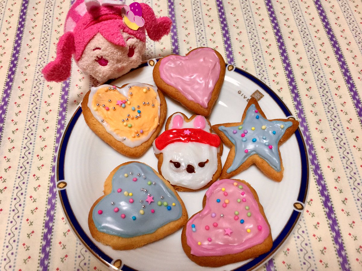 おお…ウサギが可愛くない(^^;これまでのスイーツ作りで分かったことは、私はアイシングが超苦手。ウサギクッキー、出来上が おお…ウサギが可愛くない(^^;これまでのスイーツ作りで分かったことは、私はアイシングが超苦手。ウサギクッキー、出来上が