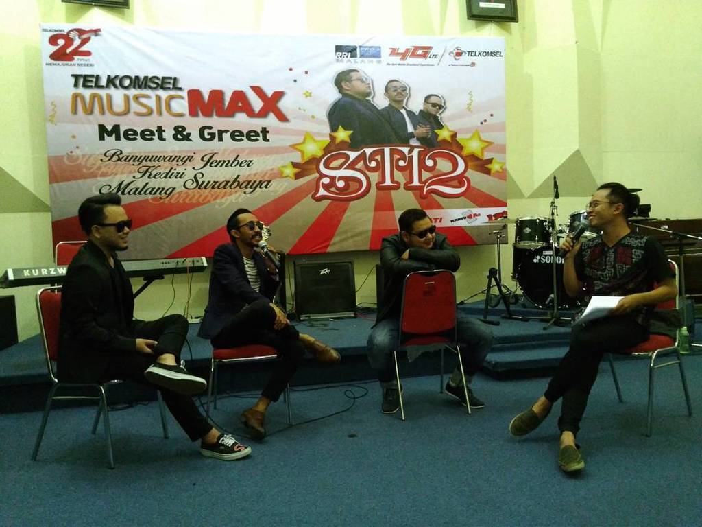 87.9 FM
