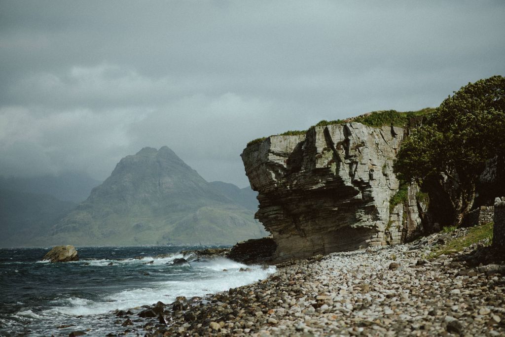 The Isle of Skye over in Scotland.. https://t.co/1A4UM16Wia https://t.co/vEI6uTvjtf