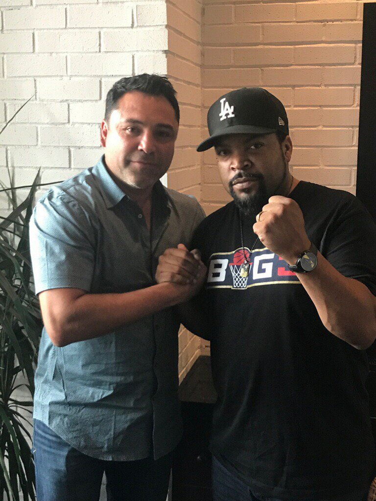 West L.A.'s finest with East L.A.'s finest. Me and @OscarDeLaHoya https://t.co/gVdg09SVGv