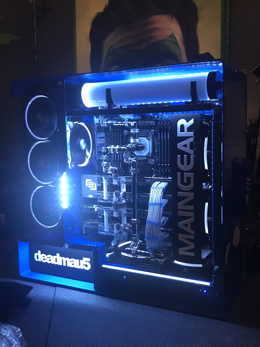 Just welcomed my new baby into the house. @MAINGEAR https://t.co/Fl1IAbccgG