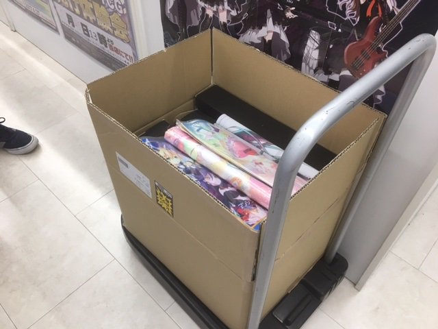 20☓☓年大須万松寺通店は無数のアンジュヴィエルジュに包まれた...台車持ち込みで店内が埋もれるほどアンジュヴィエルジュ 20☓☓年大須万松寺通店は無数のアンジュヴィエルジュに包まれた...台車持ち込みで店内が埋もれるほどアンジュヴィエルジュ