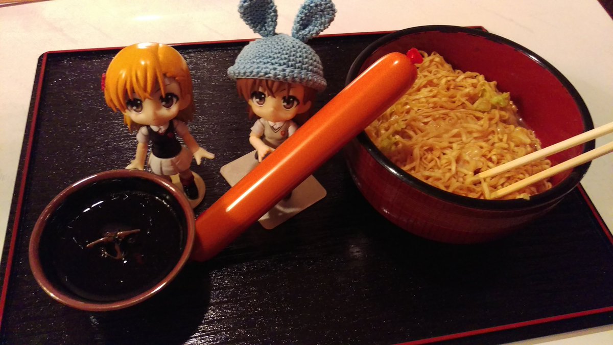 ある日の夜食。「動くなミサ!」「夜食警察だミサ!」「タンパクが足りないミサ! 魚肉を喰うミサ!」ちなみにこの黒いぐい飲み ある日の夜食。「動くなミサ!」「夜食警察だミサ!」「タンパクが足りないミサ! 魚肉を喰うミサ!」ちなみにこの黒いぐい飲み