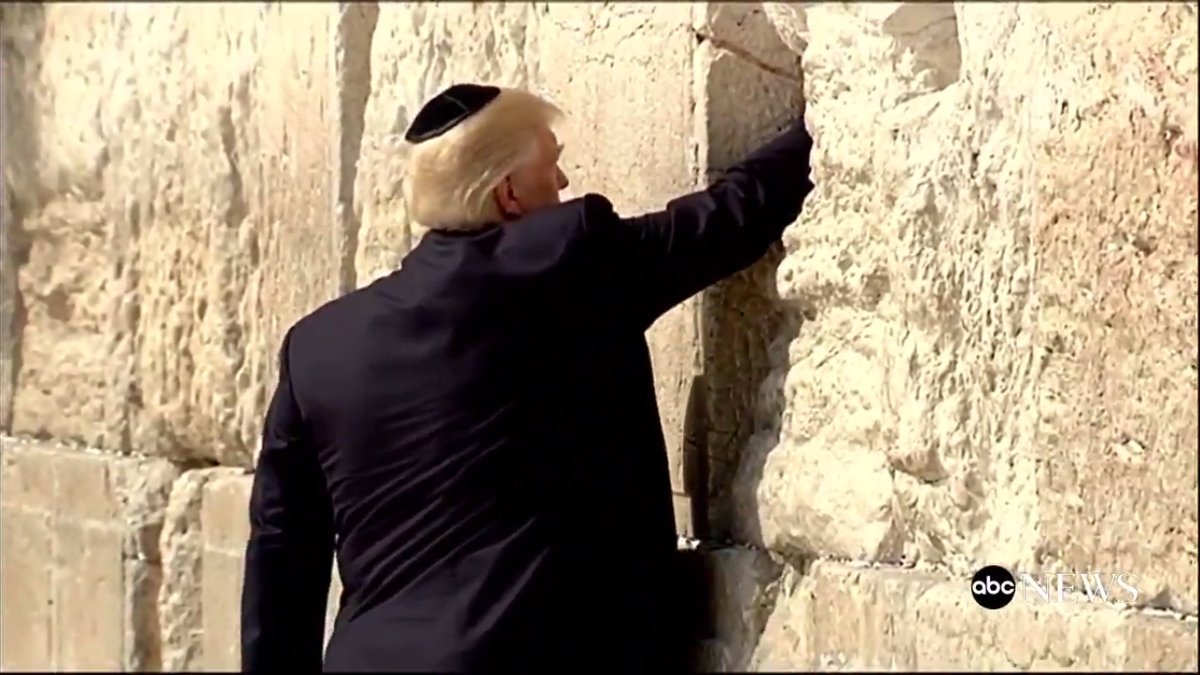 RT @shannonrwatts: Donald Trump leaves a copy of his electoral map win inside the Western Wall. https://t.co/6WgpsCfViO