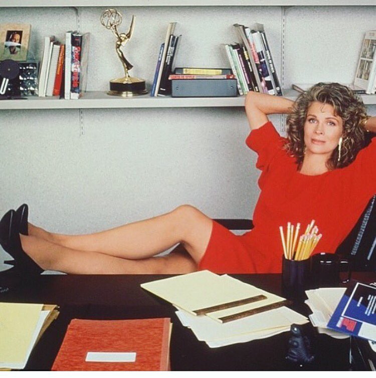 Hope you're taking on Monday like this force of nature! ????????#mondaymuse #candicebergen #murphybrown https://t.co/HQQSJ1MFFf
