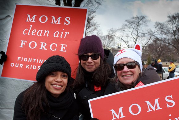 RT @CleanAirMoms: @rosariodawson PS, a great throwback photo from the DC #climate march a few years back! https://t.co/WEB6SaY7gY