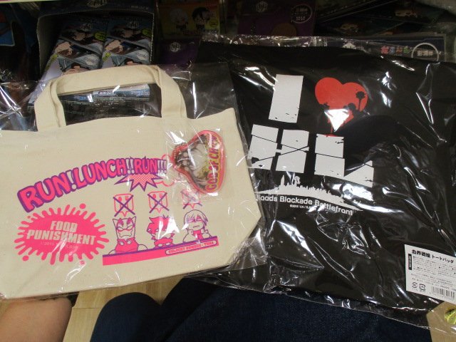 【☆グッズ入荷情報☆】#血界戦線 より、グッズが各種入荷エビーーー☆ トートバッグとランチトートは普段使いにも便利なサイ 【☆グッズ入荷情報☆】#血界戦線 より、グッズが各種入荷エビーーー☆ トートバッグとランチトートは普段使いにも便利なサイ