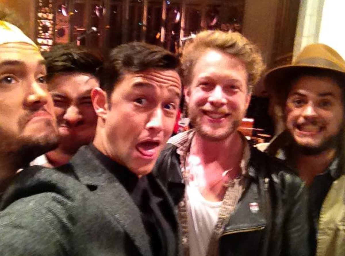 Saying cheese w/ @MumfordAndSons a few years ago at SNL.  #TBT https://t.co/0fjMLaJTP1