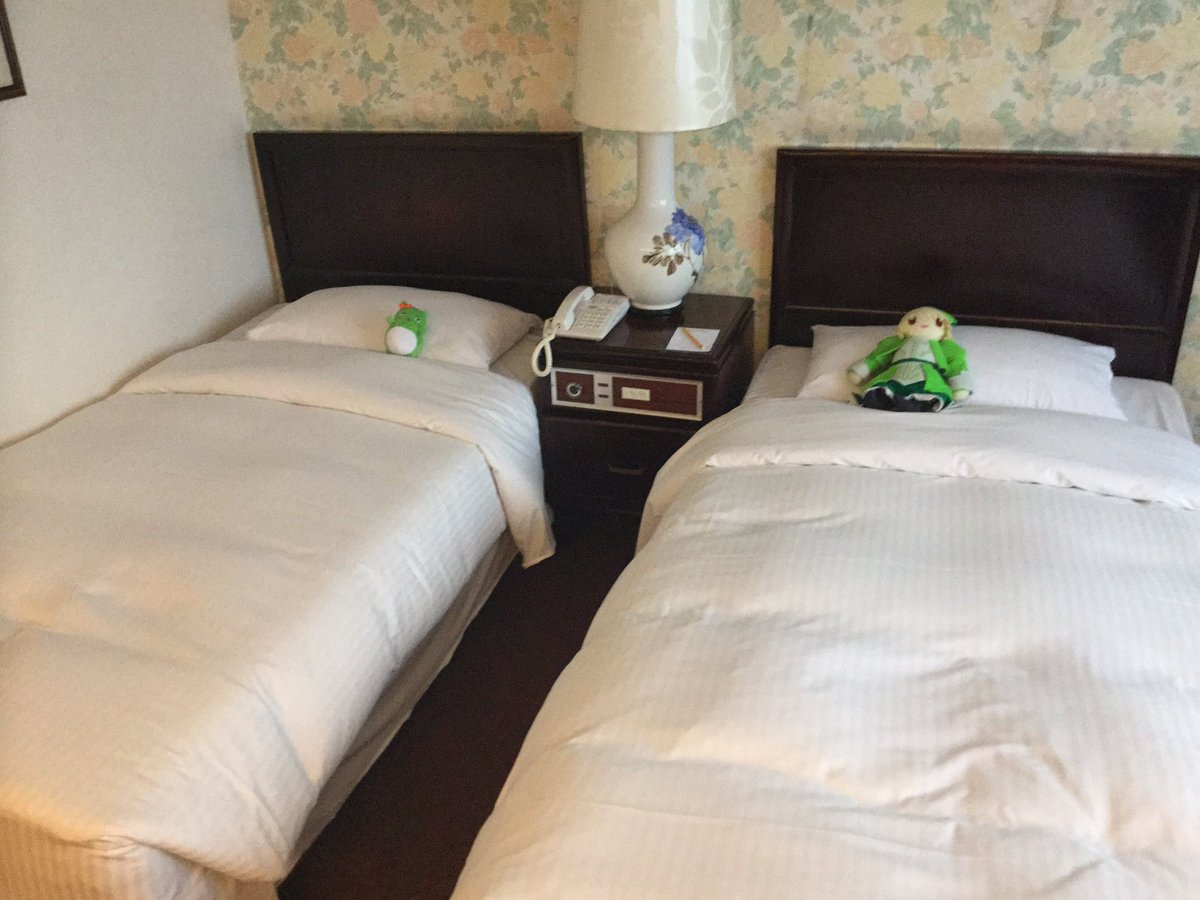 電車乗り継いでホテル着。とりあえずテレビ点けてみたら、最初に映ったのがあたしンち; 電車乗り継いでホテル着。とりあえずテレビ点けてみたら、最初に映ったのがあたしンち;
