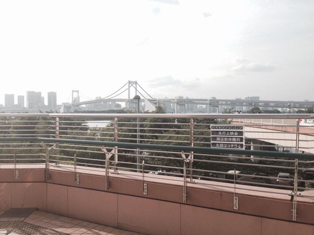 【ご案内】明日(5/27)は先行上映会開催のため、開店時にスタッフが誘導するまでコチラにお並び下さい。お客様方にはご迷惑 【ご案内】明日(5/27)は先行上映会開催のため、開店時にスタッフが誘導するまでコチラにお並び下さい。お客様方にはご迷惑