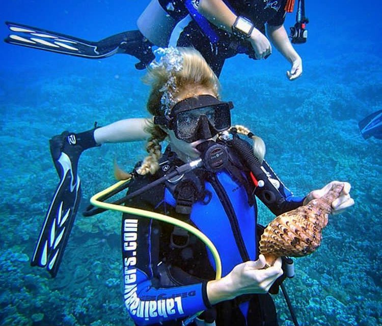 Happy #NationalOceanDay ????????????????‍♀️???????? Please respect these beautiful blue waters & keep our oceans clean! ???? https://t.co/IcDgOcJEGg