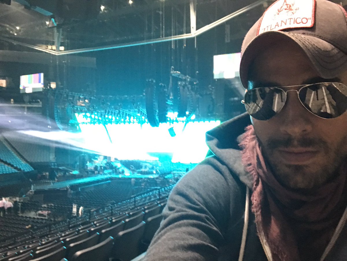 Just finished sound check. Ready for #Sacramento!!!! https://t.co/ctA3aG0Ejz
