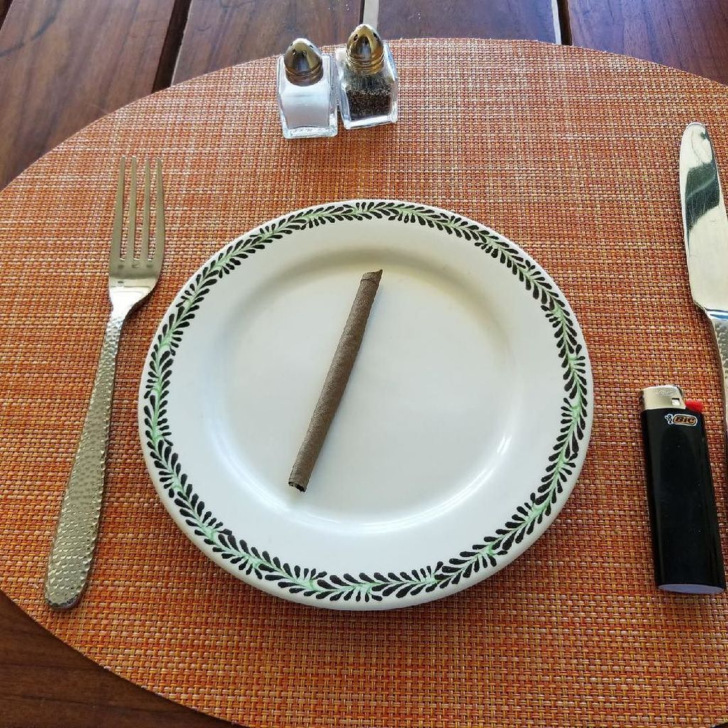 Breakfast blunt https://t.co/EUPiNsjQr5 https://t.co/iCEPFOZ0UB