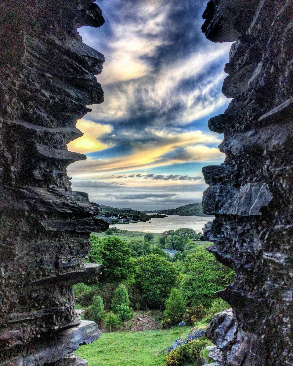 RT @visitwales: A view from Dolbadarn Castle, Gwynedd ????????
Image by: https://t.co/iF6pCwNpw6 https://t.co/2bkd08UJd6