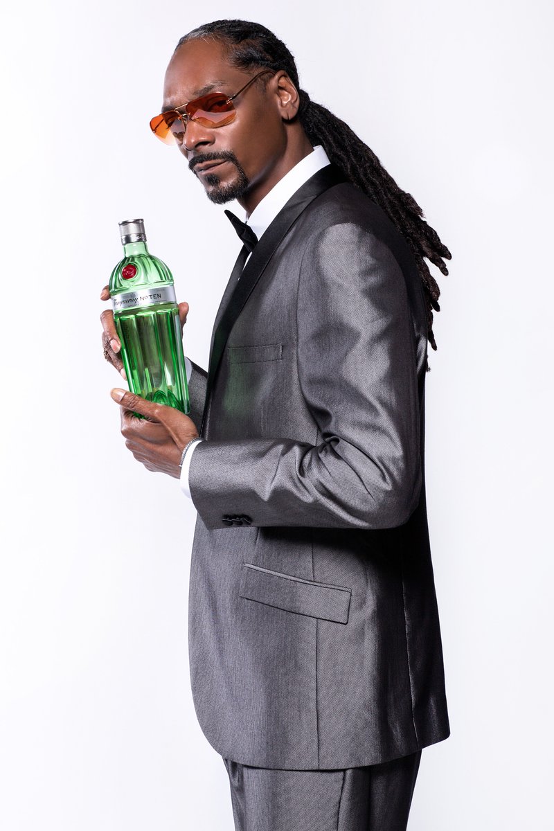 You know I stay with the #tanqlaidback on #WorldGinDay . @Tanquerayusa https://t.co/W8DXtg3BnG