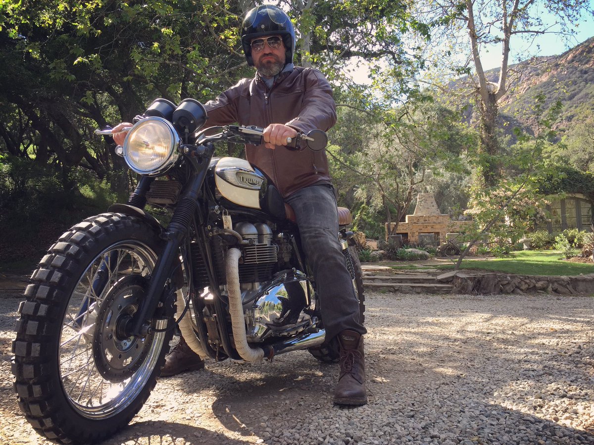 Weekend adventures on the road. @OfficialTriumph https://t.co/CvxB8bHcof