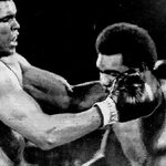 Na Luta do Século, em 1974, Muhammad Ali (Cassius Clay) venceu George Foreman Na Luta do Século, em 1974, Muhammad Ali (Cassius Clay) venceu George Foreman
