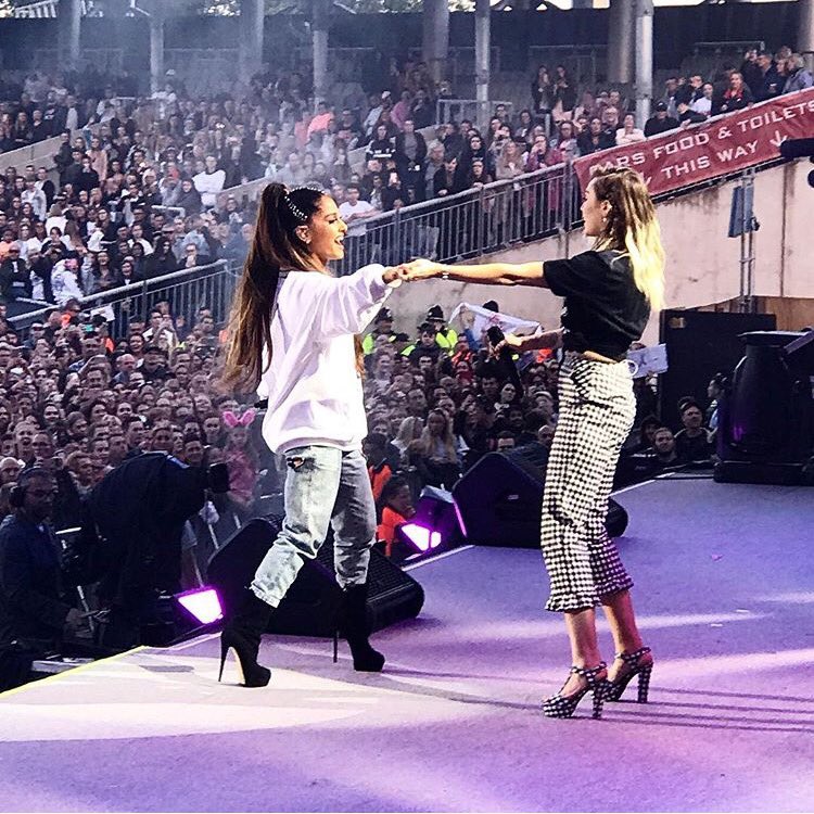 Dancing w my BB girl @ArianaGrande !!! ❤️????❤️????❤️????❤️????❤️????❤️???? #ONELOVEMANCHESTER https://t.co/cqSx7y3hVR