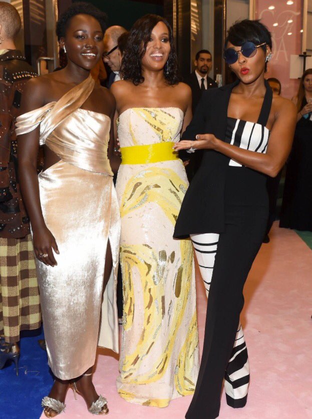 My fave gals. Looking Ahhmazing at the @CFDA awards. #CFDA https://t.co/fzOEwqX9AX