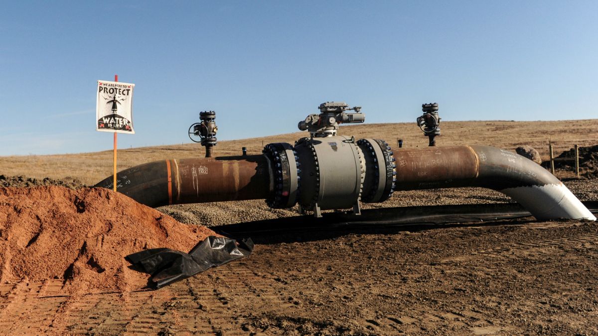 RT @grist: Oil will keep flowing through the Dakota Access Pipeline — for now https://t.co/7XxPZ0Amf3 #DAPL https://t.co/BRXuzz0QEl