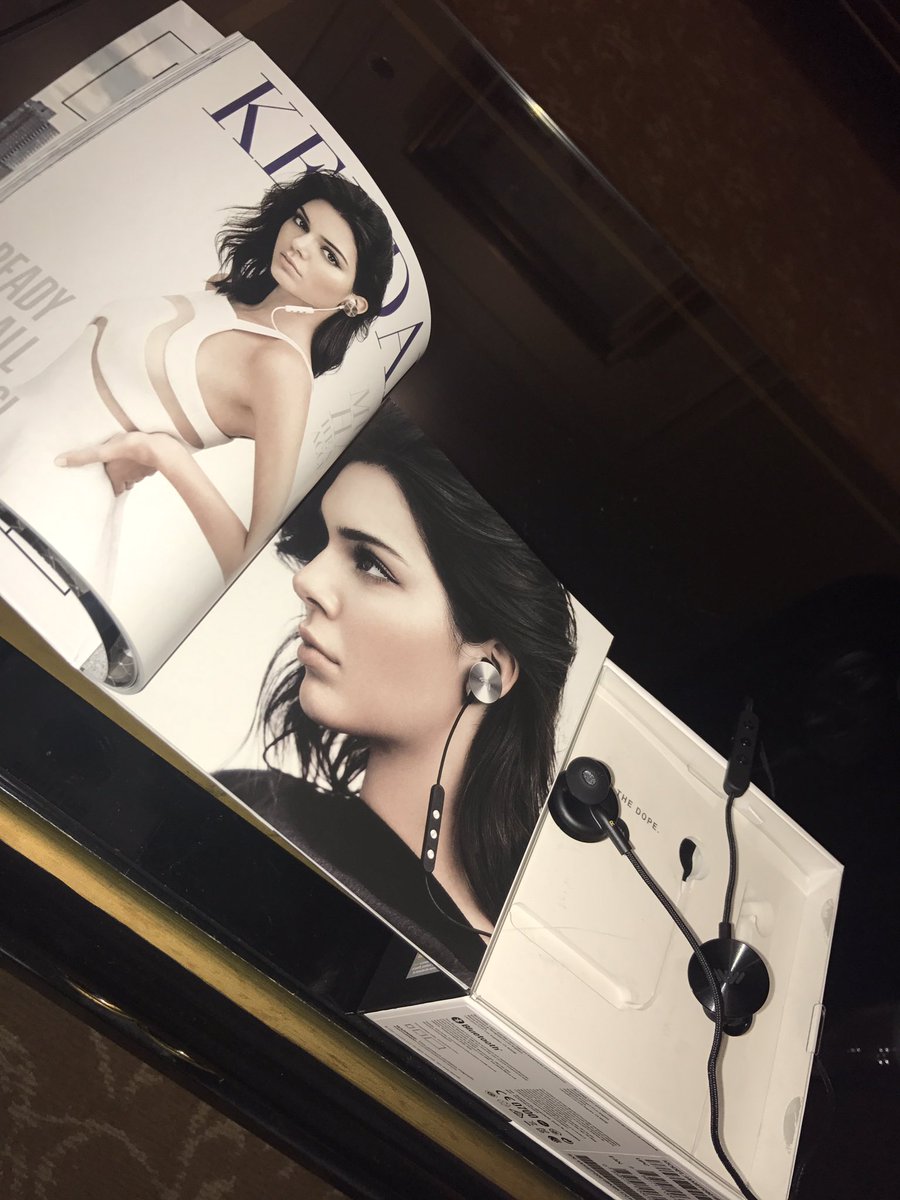 RT @XanderDodge: Finally got these beauties• truely dope af????so thankful???? @KendallJenner  @iamwill https://t.co/o9c8RtY2MS