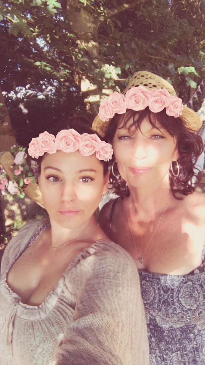 Love these Sunny Days on the Farm here with my Mama ☀️ https://t.co/M7TGDau6e3