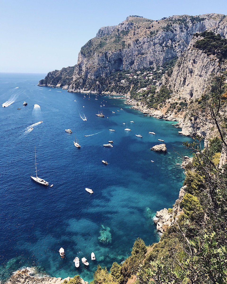 Magnificent Capri ???? @abikiniaday https://t.co/Luwhqtmg0P