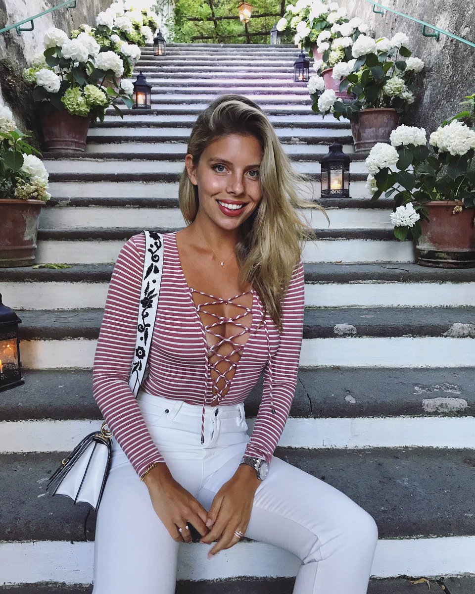 Wearing @Revolve and my Italian glow today in Ravello ????????????♥️ Shop my top here https://t.co/4jDNOUvhyO https://t.co/wSWHeg3U3o