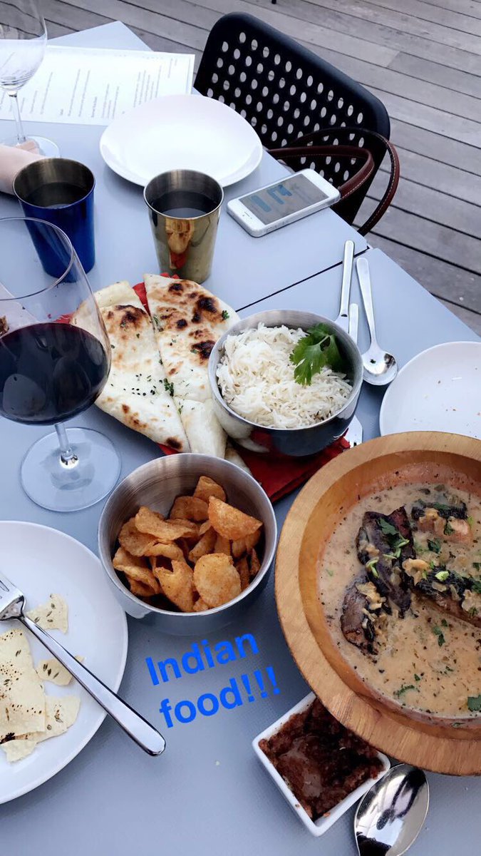 Indian food for dinner! #Yummy #WineOClock https://t.co/e0HN9wNwCs