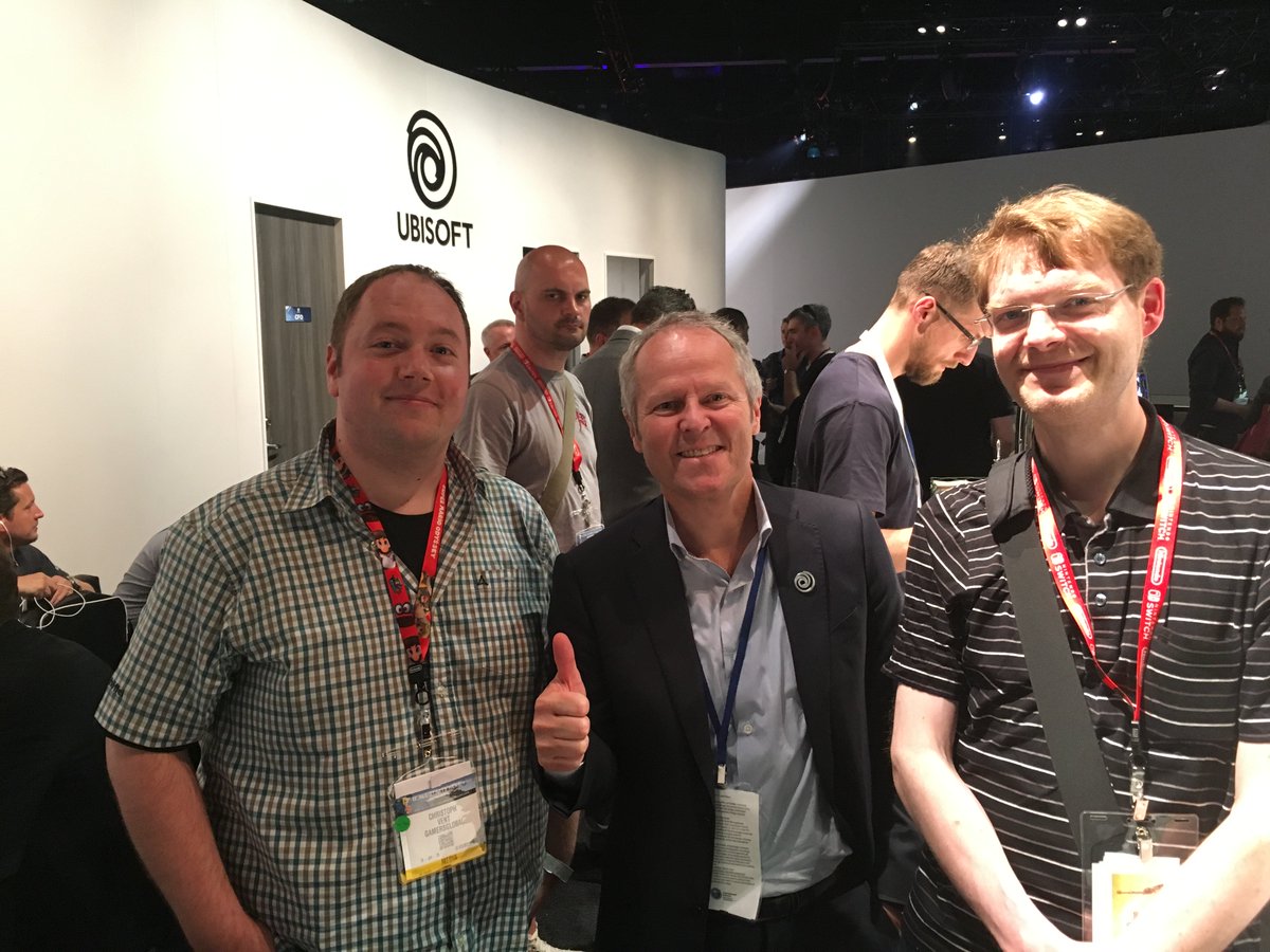 #E32017