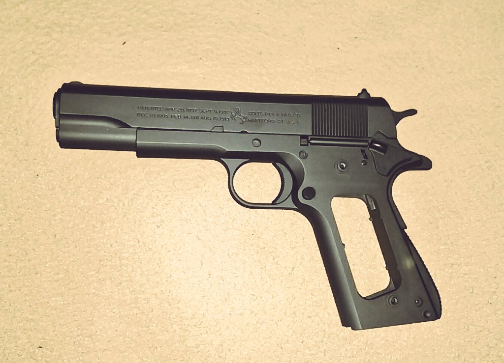 続き②アニメ#91Days が好きな友達の為にコルトM1911を塗っていきます。握る部分の木部パーツを外してスプレー。ス 続き②アニメ#91Days が好きな友達の為にコルトM1911を塗っていきます。握る部分の木部パーツを外してスプレー。ス