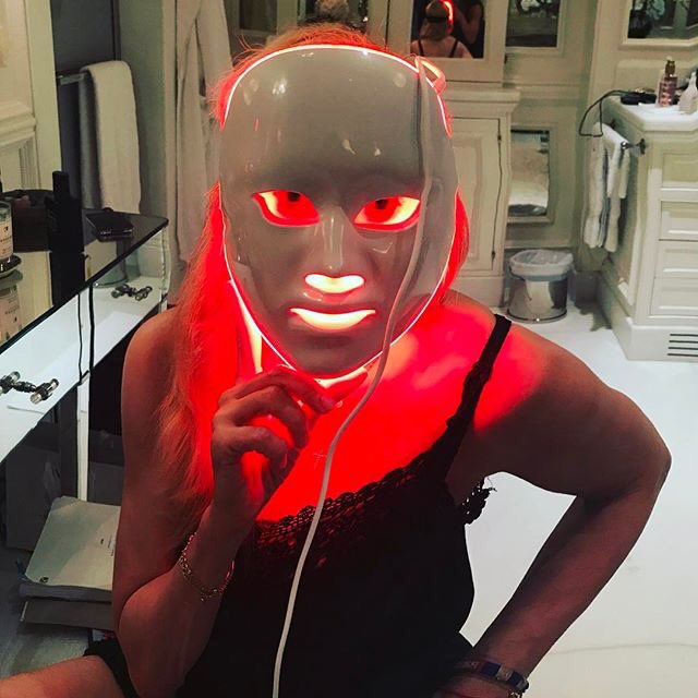Light up your weekend with my new favorite toy! ???????????? An LED face mask for skin care and relaxation! ????????????????♥️ https://t.co/WrBC1qPiRA