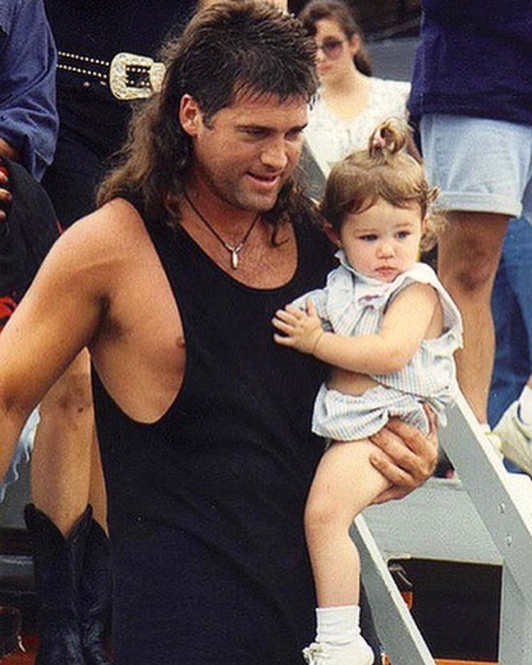 Happy Daddy's Day to my #1 Dude! @billyraycyrus Love you so much ❤️ https://t.co/llzPoi4KXT