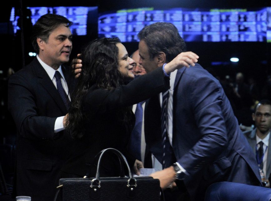 #AecioNaCadeia