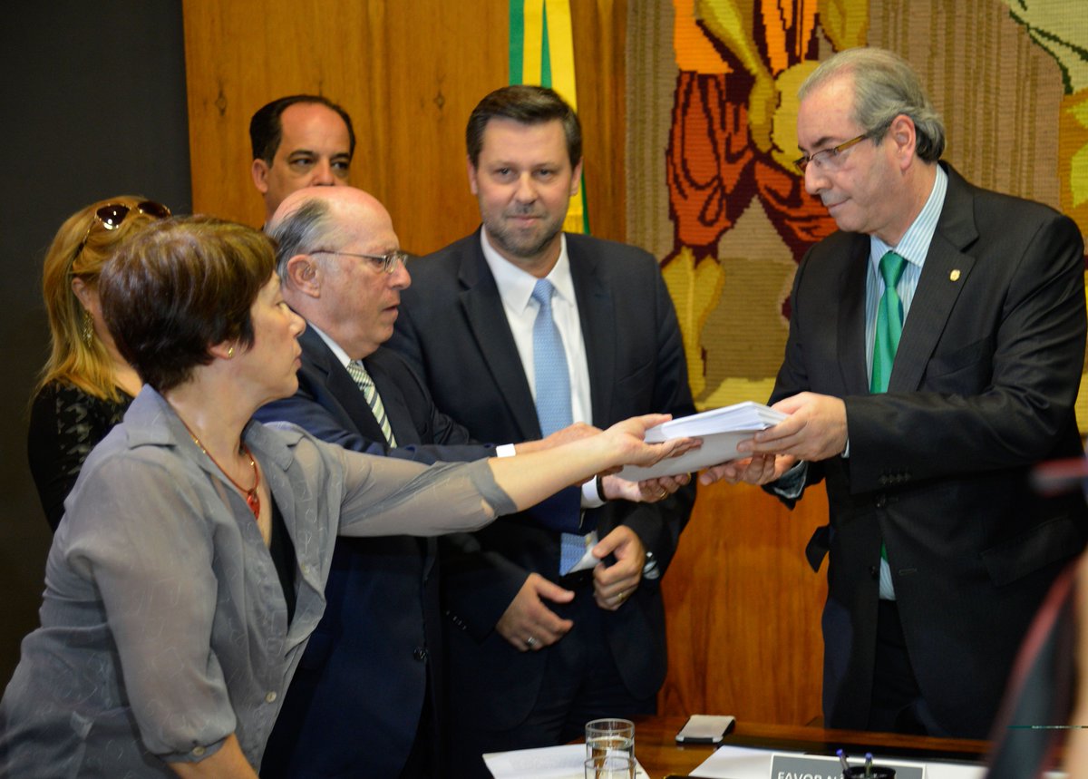 #AecioNaCadeia